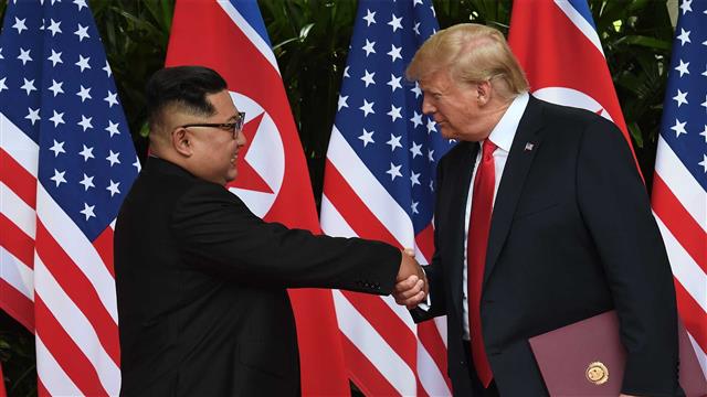 061218trumpkim3_640x360