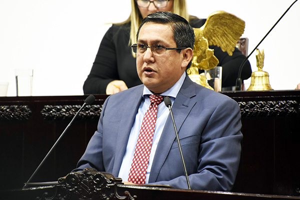 Subsecretario de Gobierno agrede en fiesta, dice contratista 