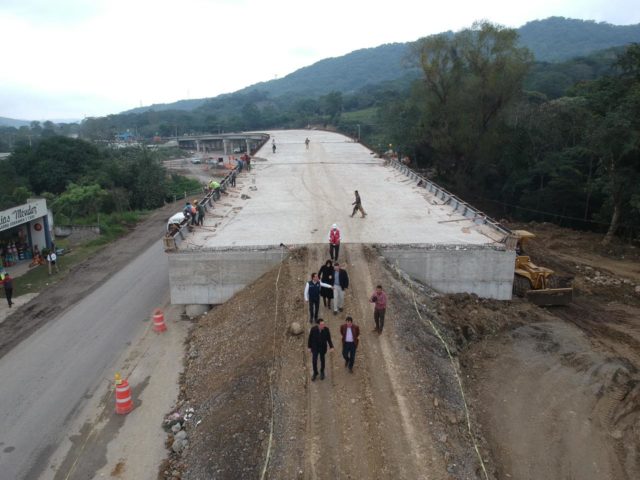 Supervisa titular de SHCP avances de la carretera Pachuca-Huejutla