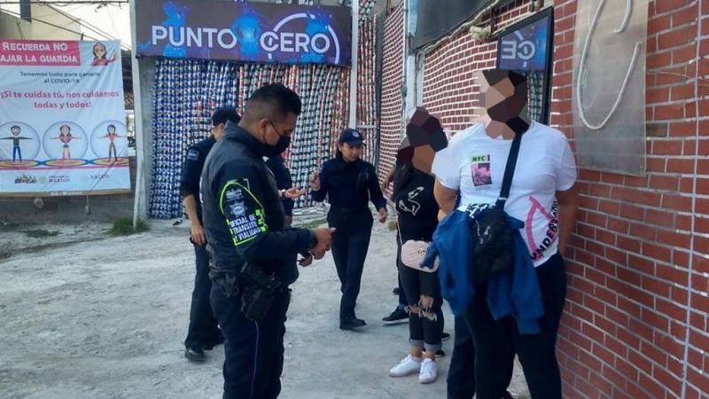 Detenidos por robar cerveza de un Oxxo y ropa en tienda Zara