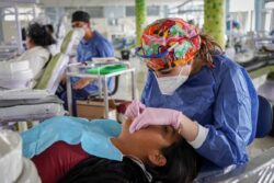 DIF Hidalgo beneficia con tratamiento dental a personas mayores