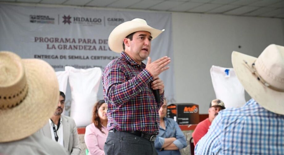 Señalan a secretario de Agricultura de presunta entrega de apoyos en veda electoral