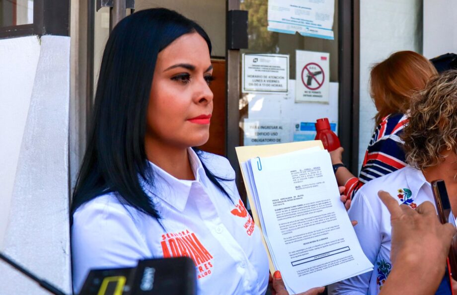 Pide Adriana Flores no votar por Carolina Viggiano para que enfrente denuncia sin fuero