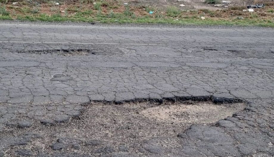 “Se nos tronaron dos llantas en un mega bache”, las historias del bulevar Las Torres de Pachuca