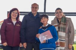 Natividad Castrejón entrega tabletas a estudiantes de Tetepango y Tlahuelilpan