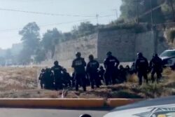 Balazos, cohetones y pedradas: así fue recibida la Policía en el operativo de Cruz Azul