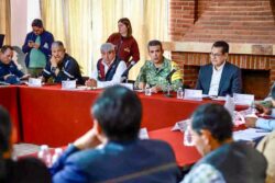 Bajo presión por omisiones, municipios asumen entrega de 10 mil 447 kits tras lluvias en Hidalgo