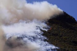 Tres incendios ahúman Pachuca en un solo día; movilización total de brigadas