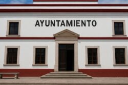 Ayuntamientos: entre recaudar y respetar la ley