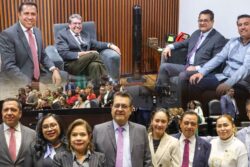 Olivares se reúne con Monreal y diputados federales