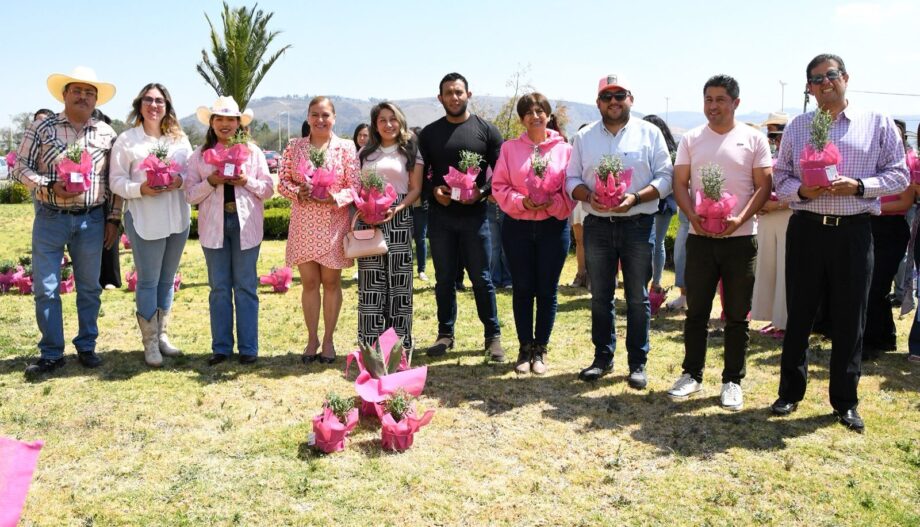 Tulancingo reconoce el papel de la mujer rural y la importancia del maguey