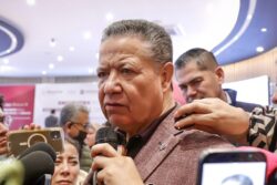 Menchaca llama a municipios frenar adjudicaciones directas en obras y contratos