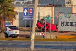 Volcadura en Pachuca deja un muerto y un herido grave