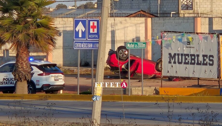 Volcadura en Pachuca deja un muerto y un herido grave