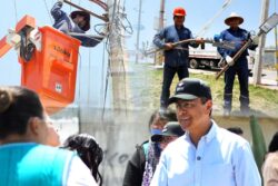 Mineral de la Reforma: Llega alumbrado público a Pradera de Virreyes tras 15 años