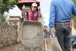 Huasca apuesta al campo: arranca programa de faenas con entrega de tubería para riego