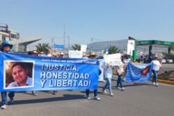 “¡No somos criminales!”: marchan en Pachuca por presuntas denuncias falsas contra padres