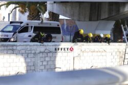 Choca moto contra muro, mujer es proyectada al Río de las Avenidas y fallece