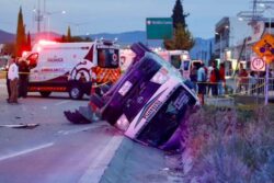 “Ayudó a rescatar lesionados”: línea Tilcuautla-Pachuca respalda a conductor involucrado en volcadura