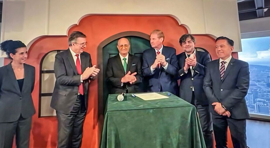 Hidalgo asegura inversión canadiense de 2 mil millones de dólares para proyecto farmacéutico