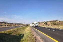 Vuelca tráiler con gas natural en la México-Tuxpan y provoca cierre total Hidalgo