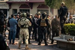Aseguran a 9 policías de Progreso, Hidalgo, por muerte de detenido