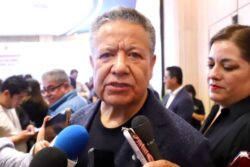 Menchaca reafirma combate a la corrupción y pide fortalecer denuncias ciudadanas