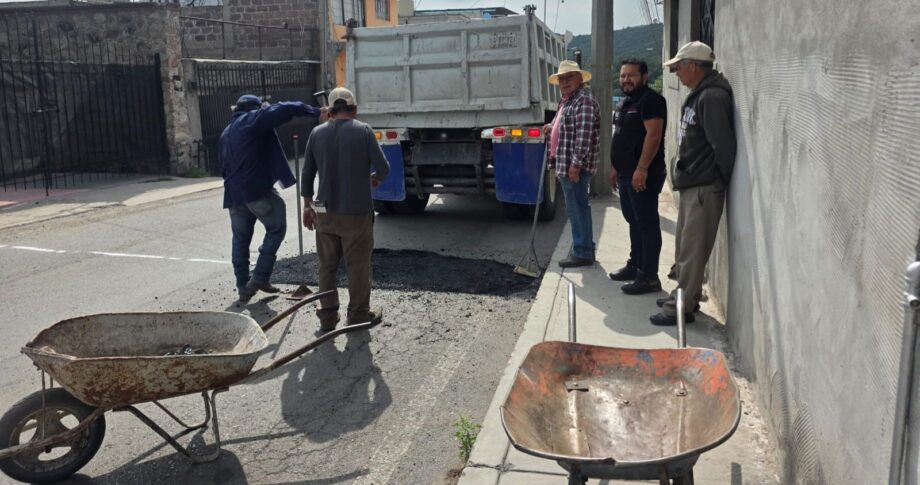 Entrega Aldo Meza materiales para obra escolar y acciones de seguridad vial en Tepeji