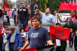“Si no hay solución, no rodará el balón”: CNTE protesta en Pachuca