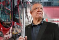 Menchaca pide paciencia; corregirán fallas del nuevo Sistema de Transporte Metropolitano