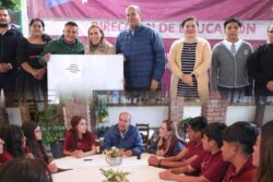 Natividad Castrejón escucha planteamientos de estudiantes para mejorar escuelas en Tepeji