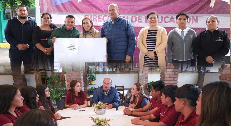 Natividad Castrejón escucha planteamientos de estudiantes para mejorar escuelas en Tepeji