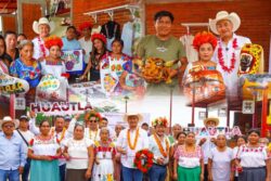 Entregan paradores artesanales en Huautla y Yahualica para impulsar economía indígena