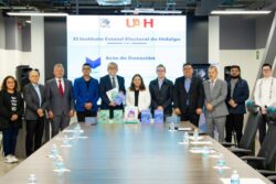 UAEH recibe acervo electoral del IEEH para consulta académica