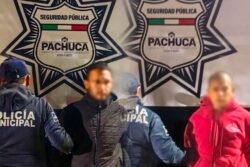 Caen dos presuntos implicados en robo de motocicleta en Pachuca