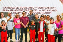 Entregan mobiliario escolar a 10 primarias de Actopan mediante alianza con Pemex
