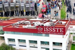 SSPH sanciona a dos policías por uso excesivo de la fuerza durante protesta en el ISSSTE Pachuca