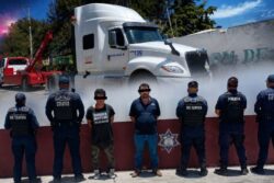 Roban tractocamión en el Arco Norte... y terminan capturados tras intensa persecución