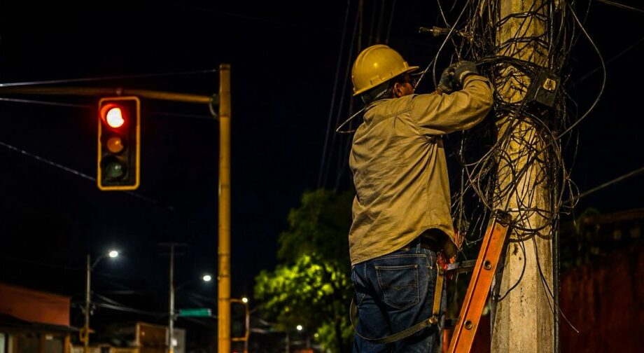Tulancingo detecta robo de energía que afectaba semáforos y alumbrado público