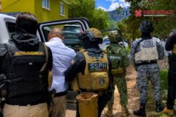 Cateos tumban dos puntos de venta de droga en Tepeapulco