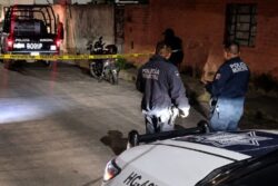 Atacan a balazos a motociclista en Santa Julia; agresores escapan en camioneta