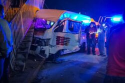 Choque de colectiva en el bulevar Minero deja nueve lesionados; tres están graves