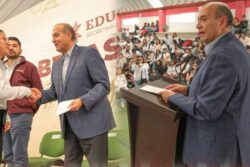Natividad Castrejón entrega mil becas a universitarios de la UPFIM