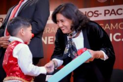 Pacientes del Niño DIFH concluyen primaria y secundaria durante sus tratamientos médicos