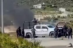 Fracasa diálogo en Ixmiquilpan por disputa de agua: incendian vehículos oficiales
