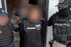 Detienen a mujer y aseguran 520 dosis de presunta droga en San Agustín Tlaxiaca