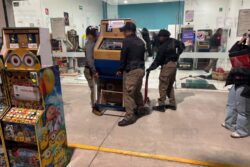 FGR catea presunto “casino” clandestino en Pachuca; asegura 36 tragamonedas