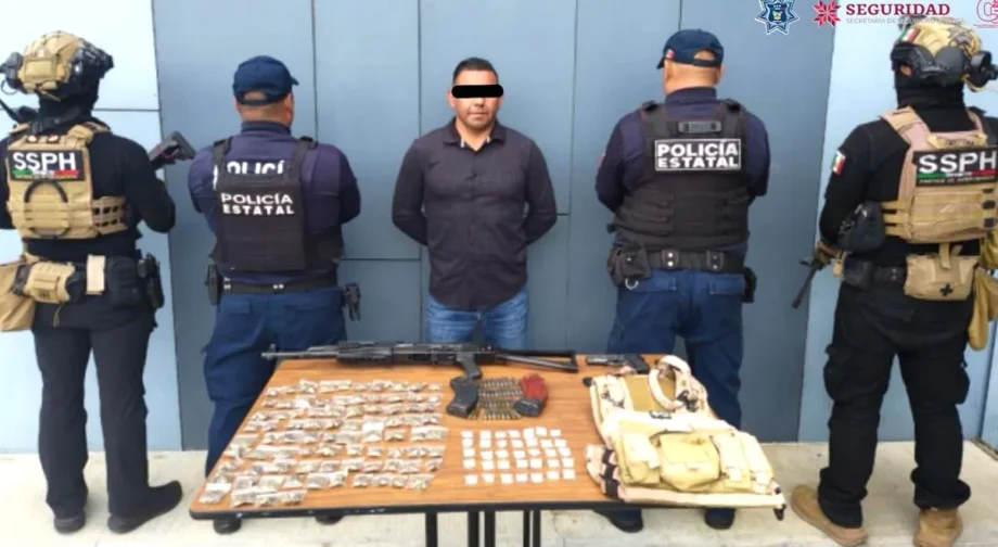 Detienen en Tula a presunto generador de violencia; llevaba armas y 677 dosis de droga — imagen 2 Detienen en Tula a presunto generador de violencia; llevaba armas y 677 dosis de droga — imagen 2