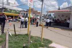 Pobladores bloquean avenida ante falta de agua en Mineral de la Reforma