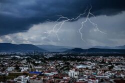 Tormenta eléctrica deja sin luz a 11 colonias del norponiente de Pachuca